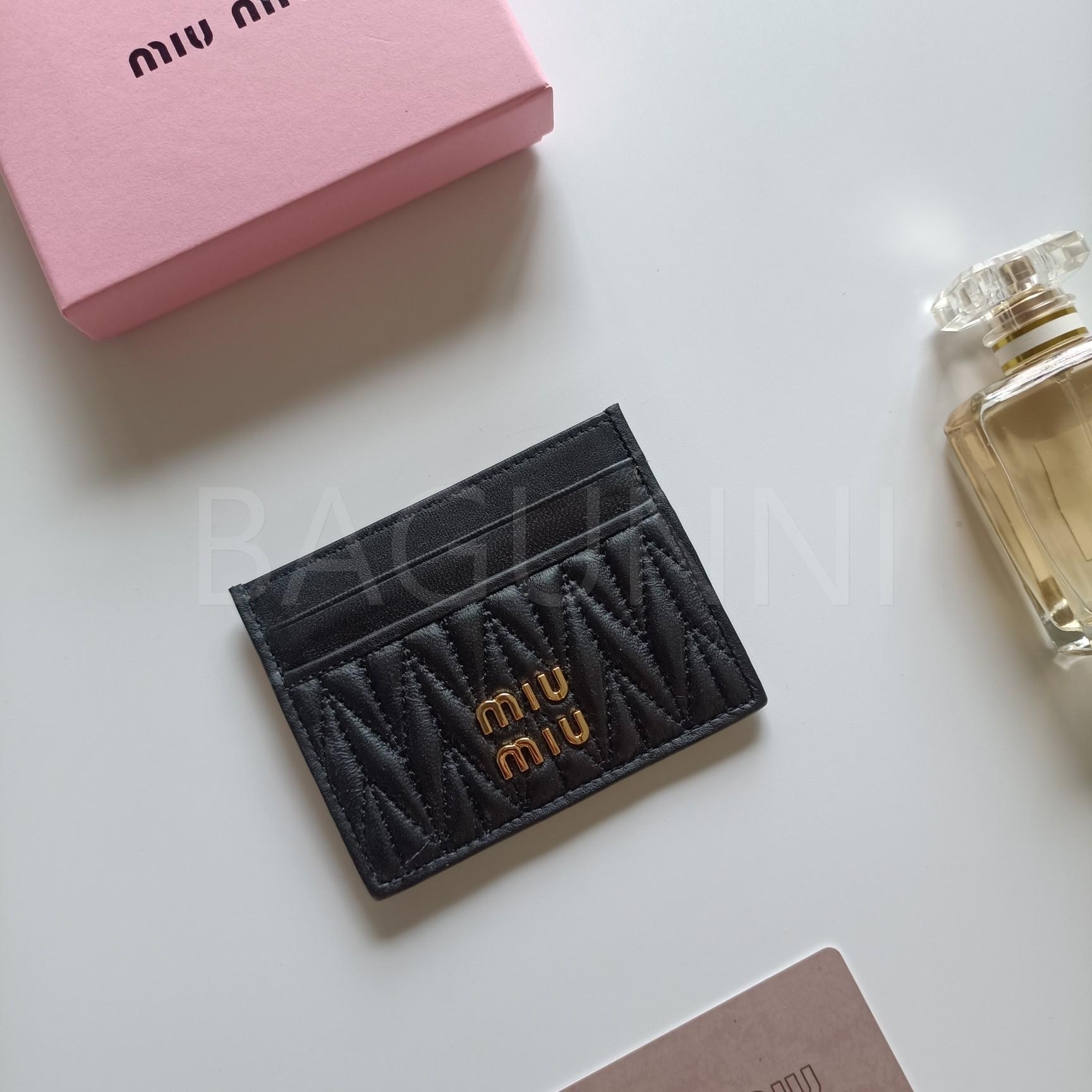 미우미우 마테라쎄 카드지갑
