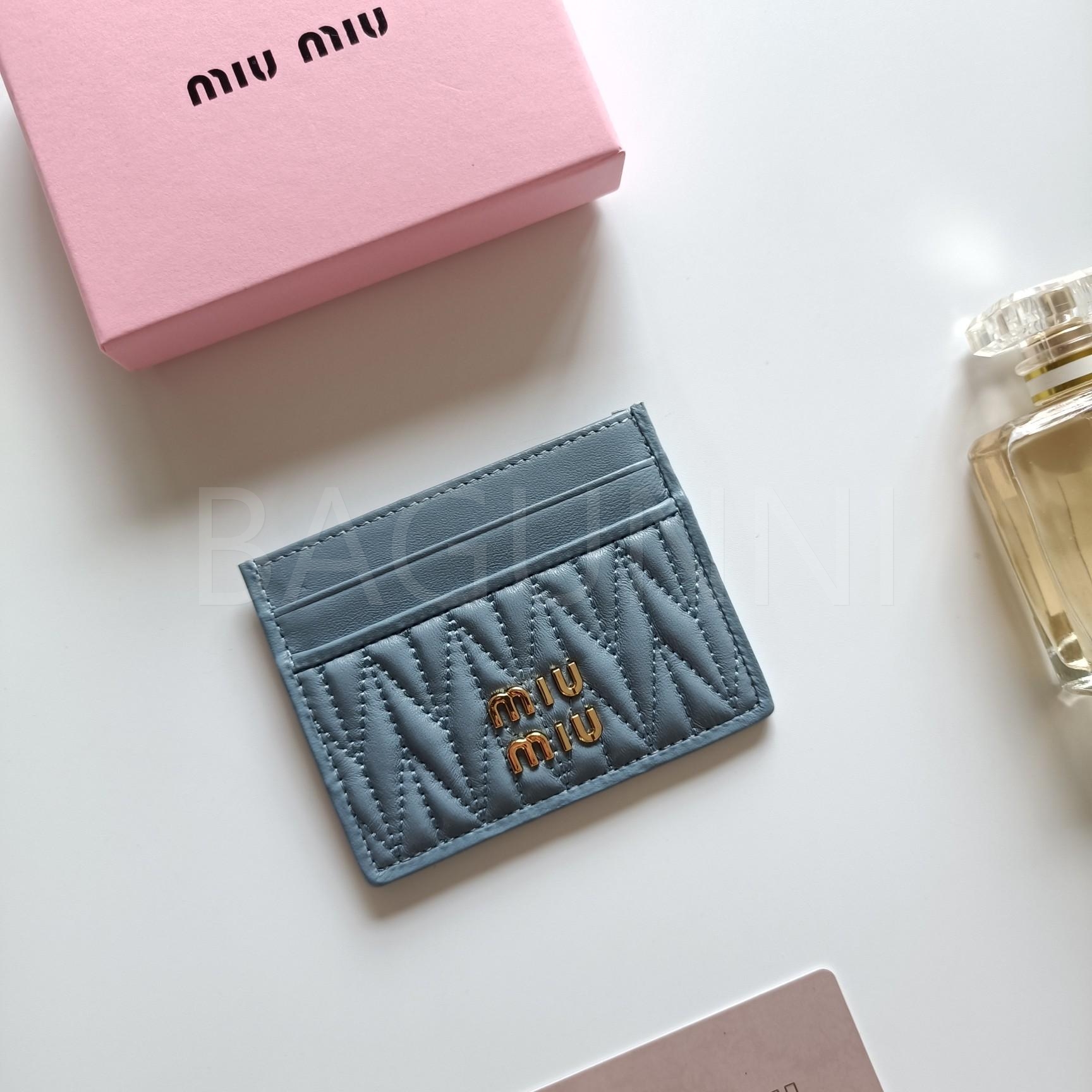 미우미우 마테라쎄 카드지갑