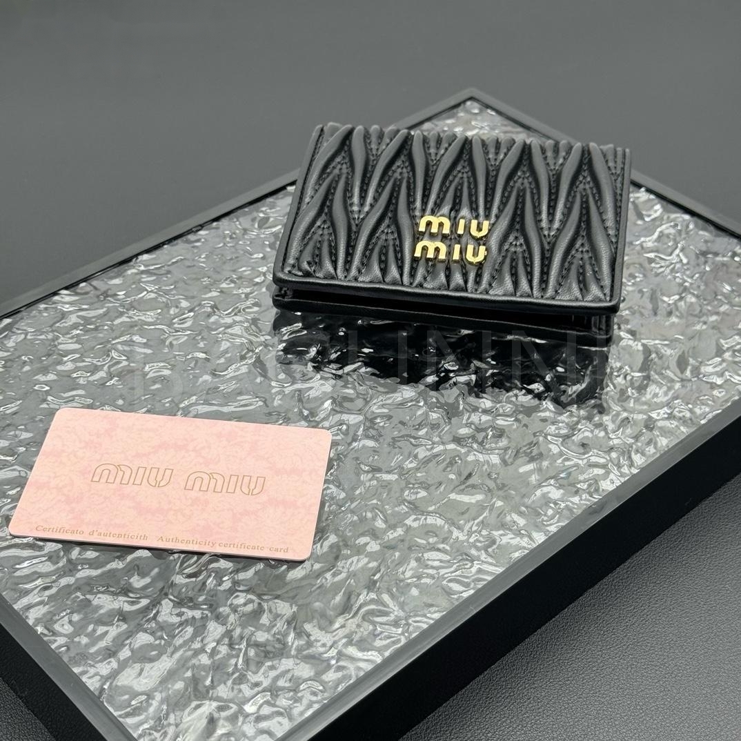 미우미우 마테라쎄 반지갑