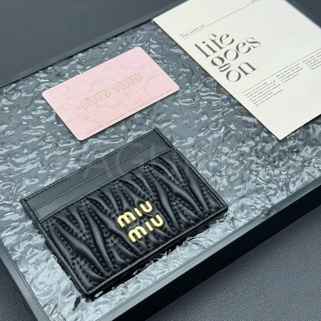 미우미우 마테라쎄 카드지갑