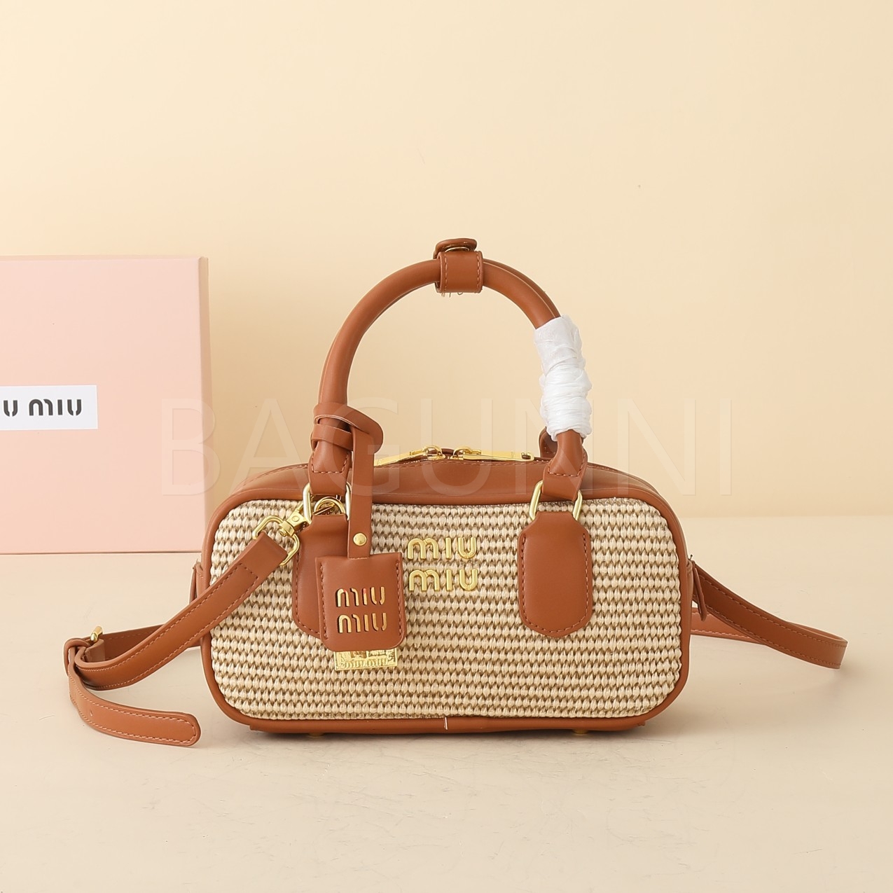 미우미우 로고 보스턴백