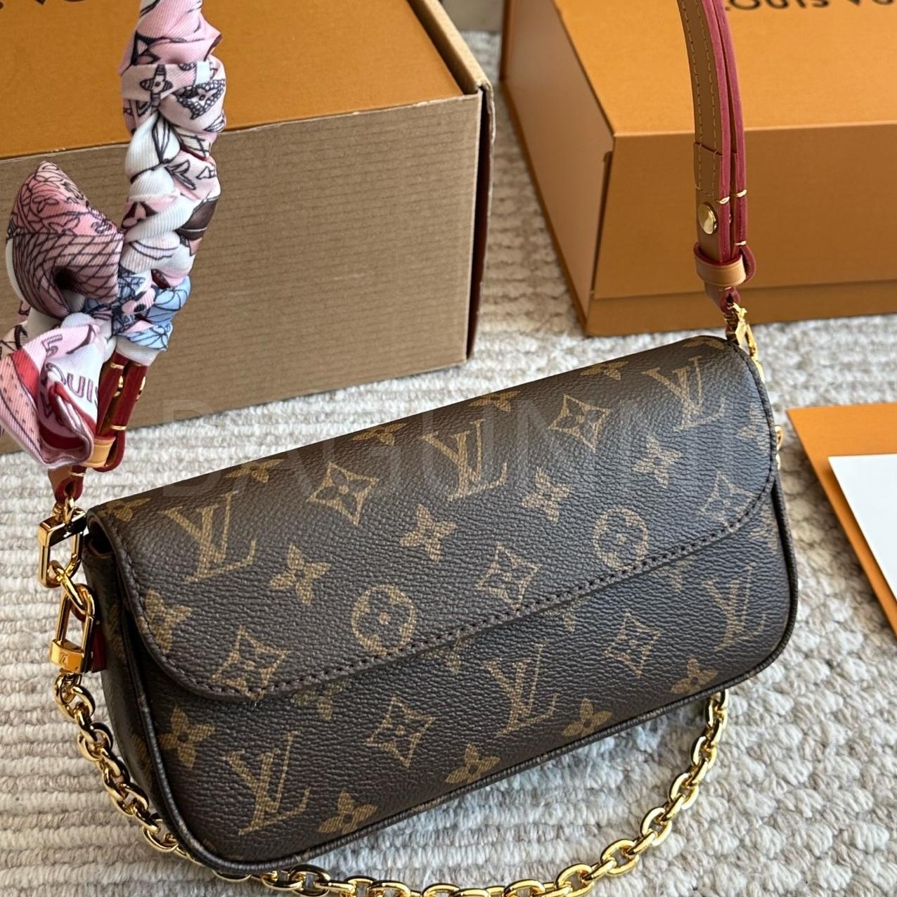 루이비통 아이비 WOC 체인 월렛