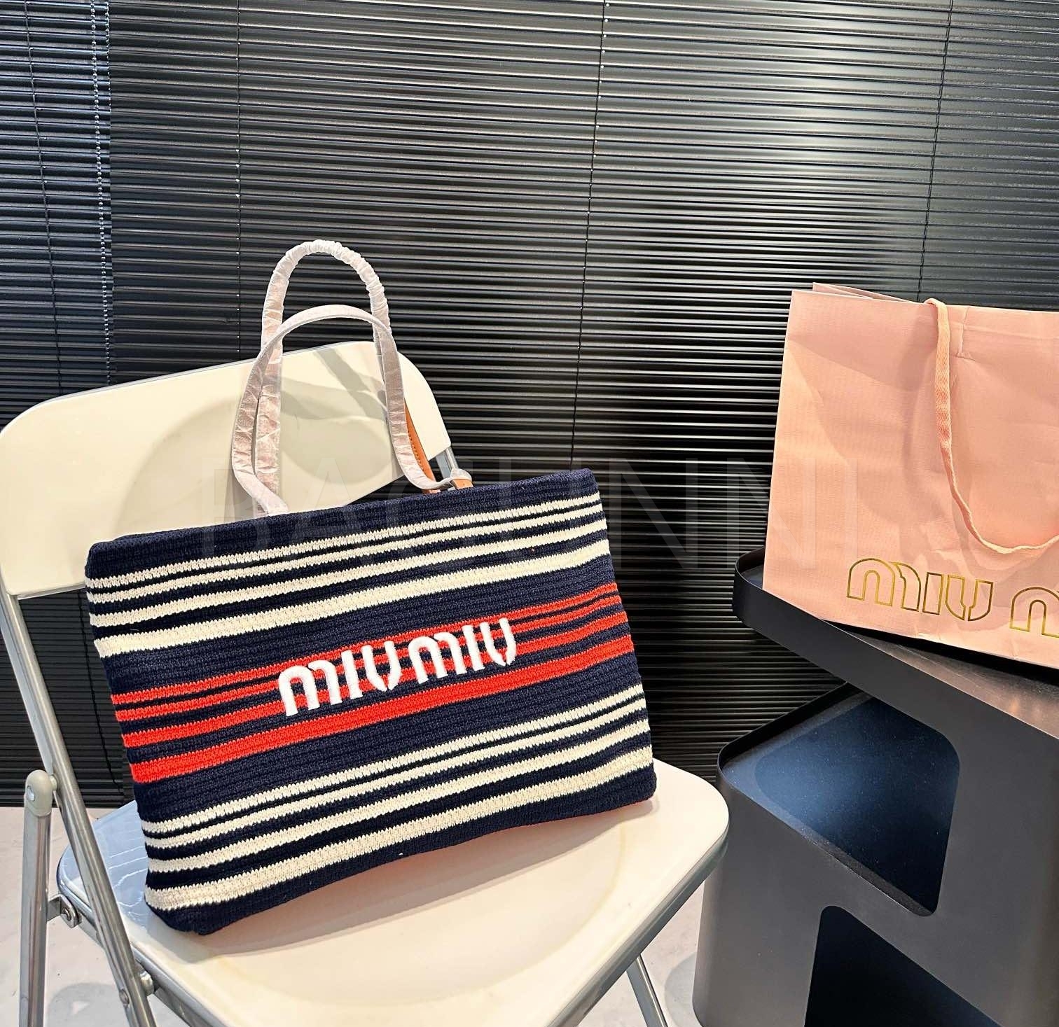 미우미우 라피아 쇼퍼백