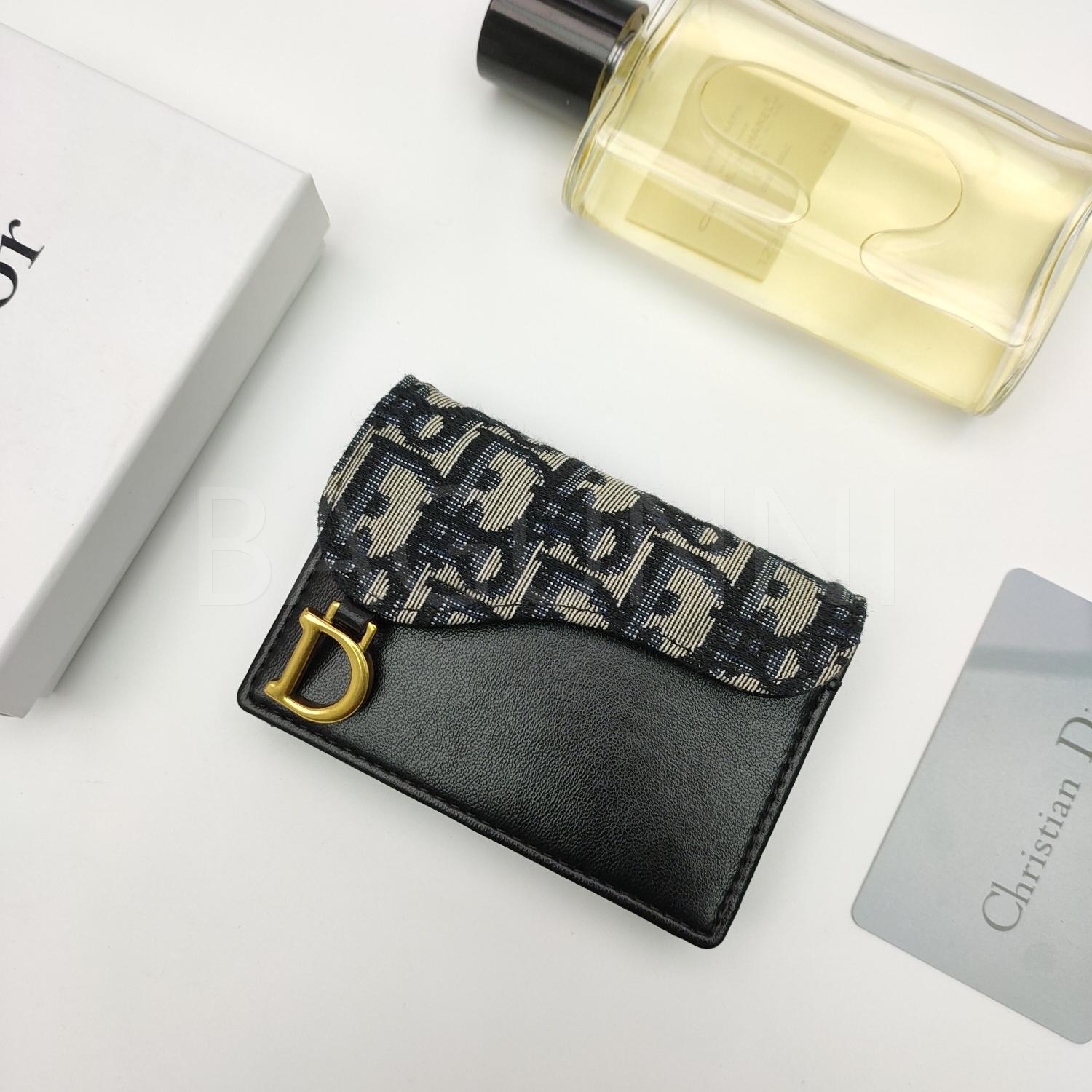디올 카드홀더