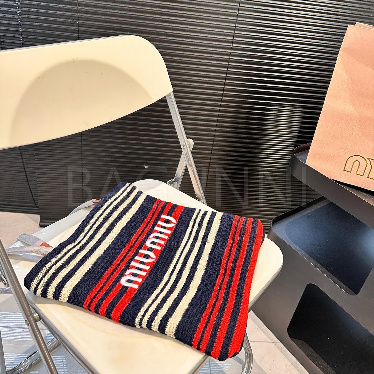 미우미우 라피아 쇼퍼백