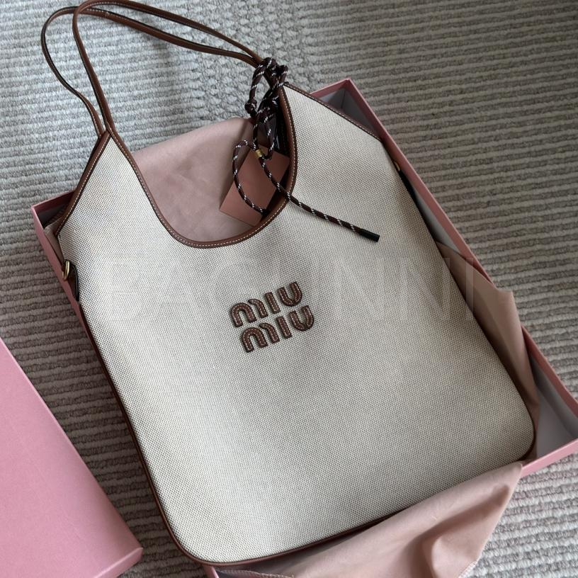 미우미우 캔버스 토트백