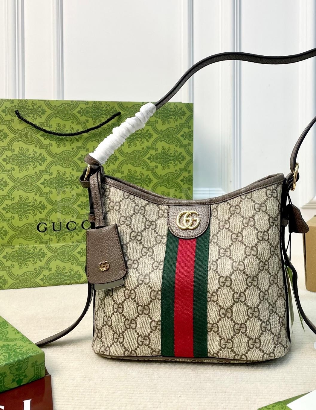 구찌 오피디아 버킷백