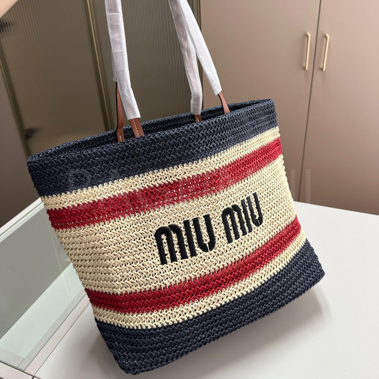 미우미우 라피아 쇼퍼백