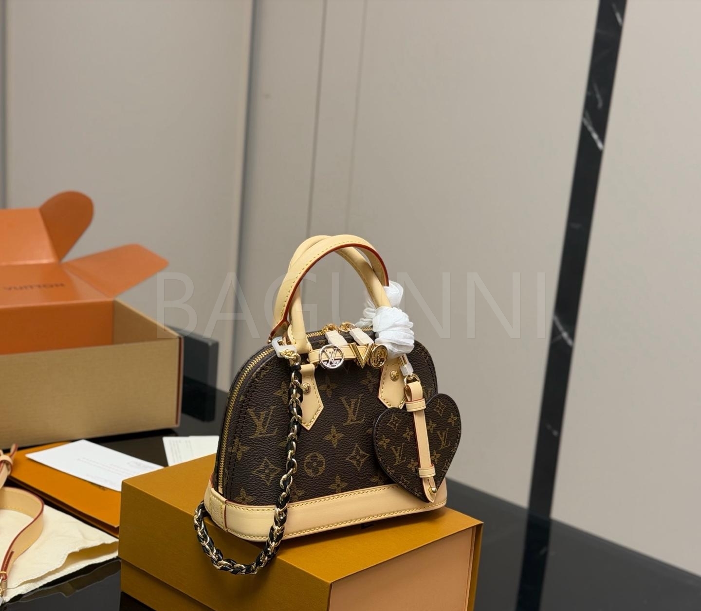 루이비통 나노 알마 탑핸들백