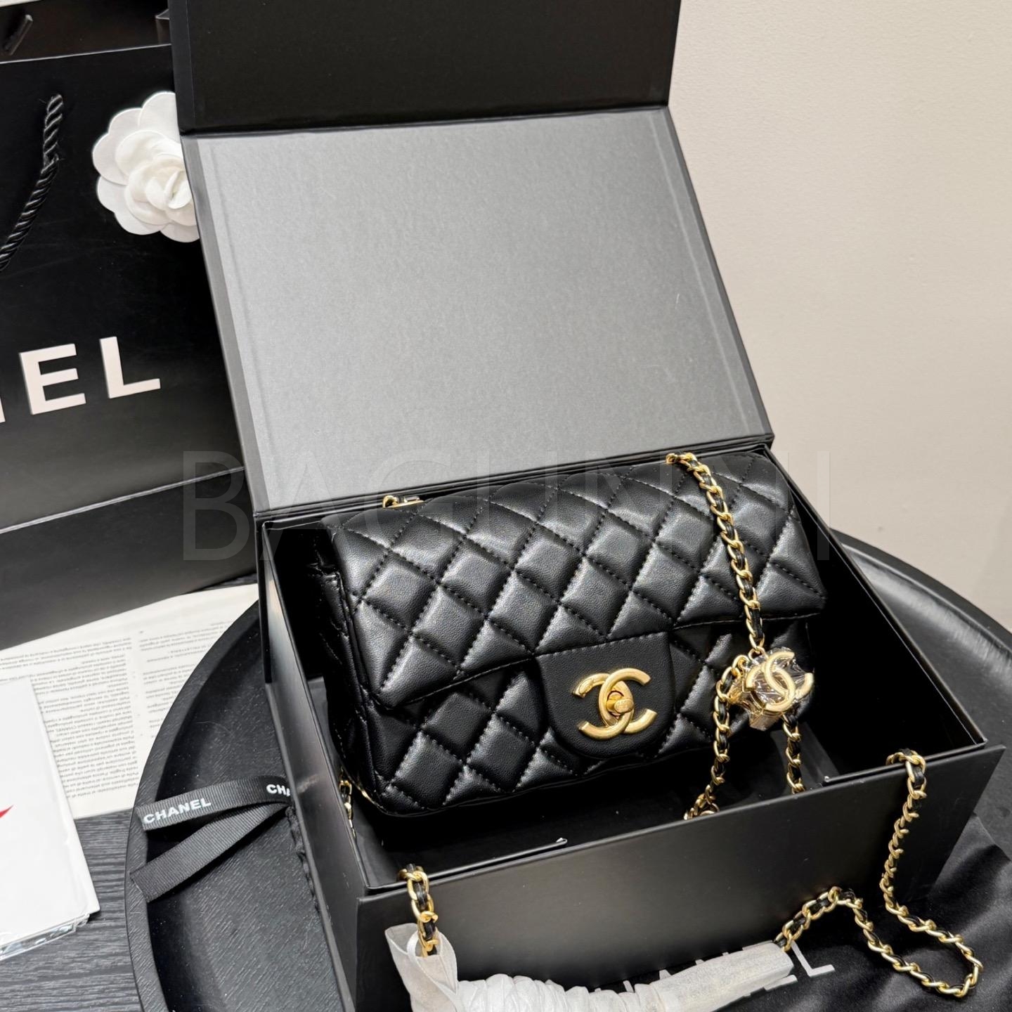 샤넬 금볼 스퀘어 플랩 백