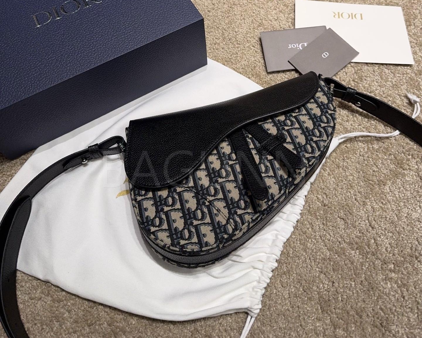 디올 새들 숄더백